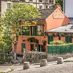 Charming Montmartre Maisonette