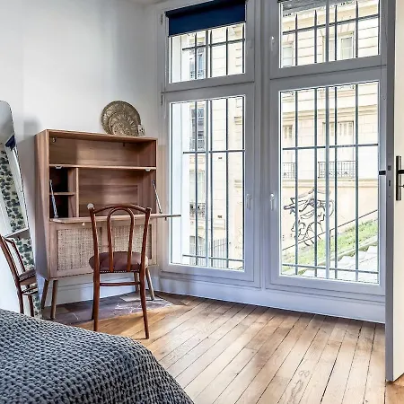 Charming Montmartre Maisonette Apartment *