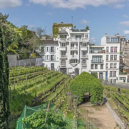 Charming Montmartre Maisonette Apartment Paris